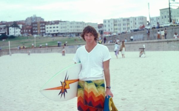 Mark Richards the 4 x world champ was surfing at Bondi beach in a contest that I don't remember, but look, it's the great MR in his heyday